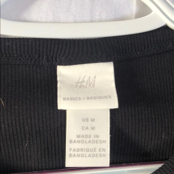 H&M Badic Black T - Picture 2 of 3